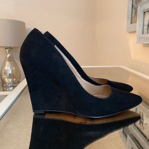 Express size 7 faux suede wedge heels